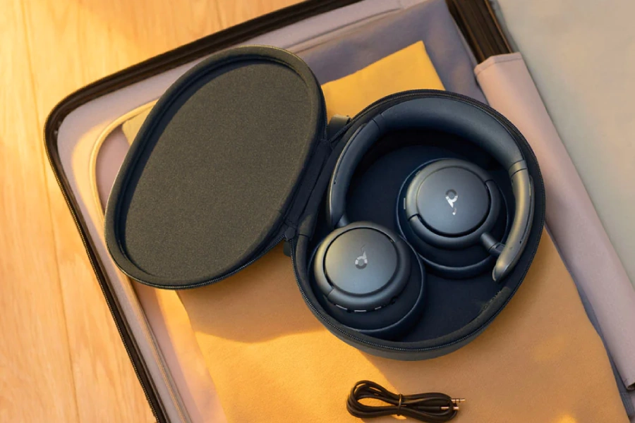 Headphone Soundcore Life Q35, acompanha uma case rígida